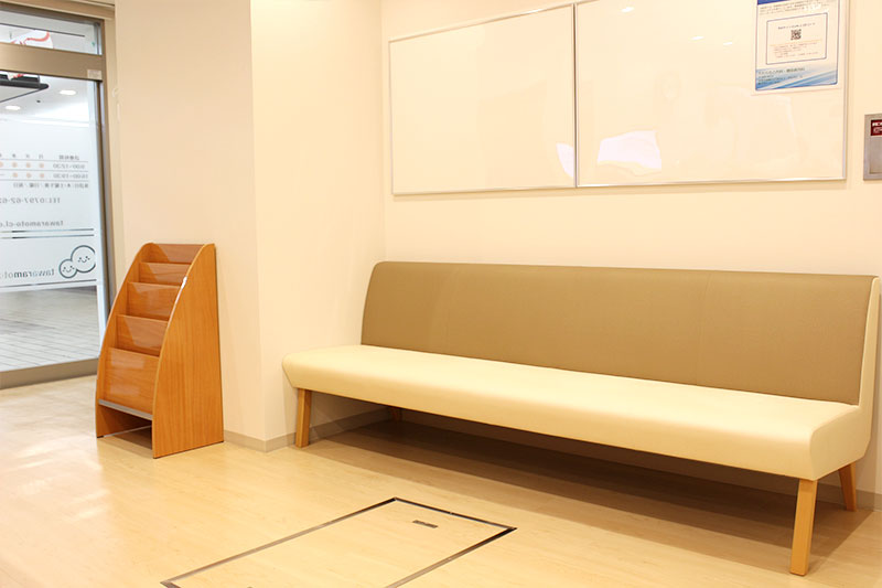 待合室・廊下②